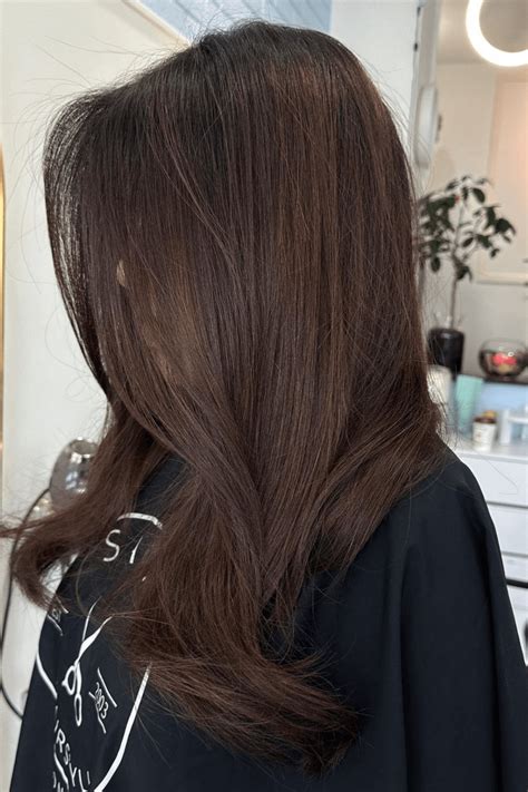 Mechas y reflejos en tendencia que disimulan y cubren las canas del