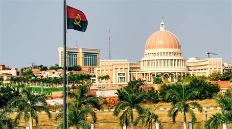 tipo de gobierno de angola