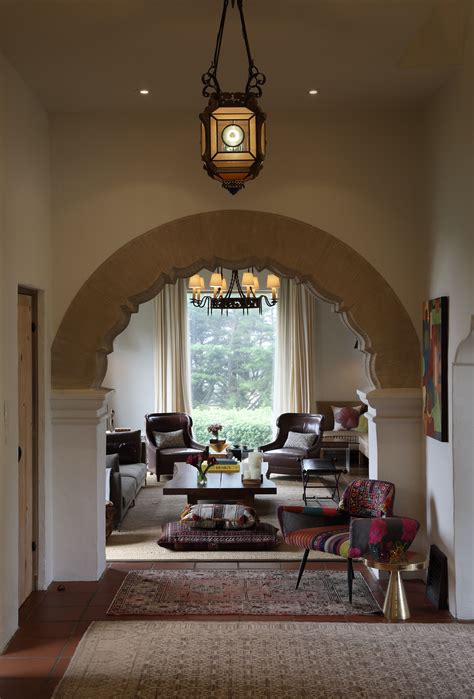4 Tips For Decorating The Arch In Your Living Room