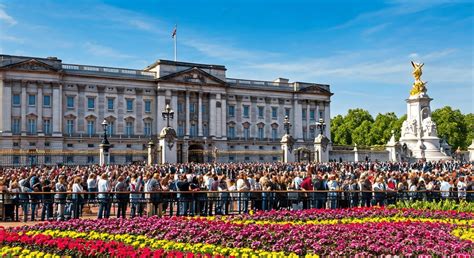 tips for visiting Buckingham Palace