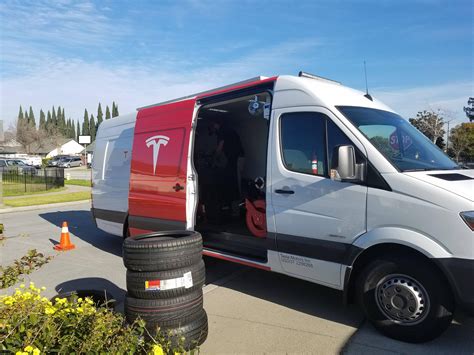 Tire Service Tesla