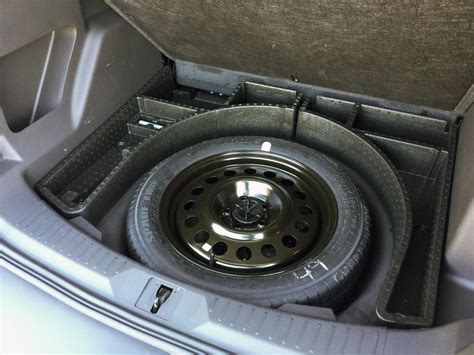 tire size for 2015 ford escape se