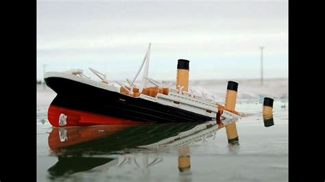 titanic that splits and sinks