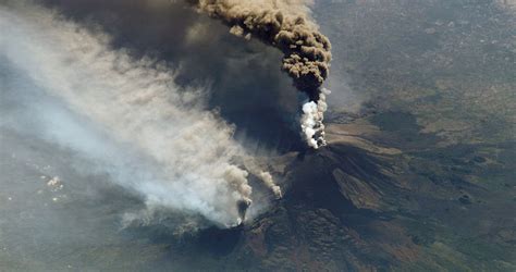 today in 1669 what volcano erupted in italy