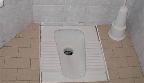 Toilette Turque Ou Anglaise Photo Stock. Image Du Propre, Urinoir
