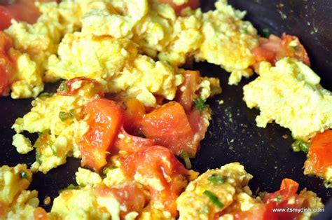 Tomato Sauce Egg Scramble