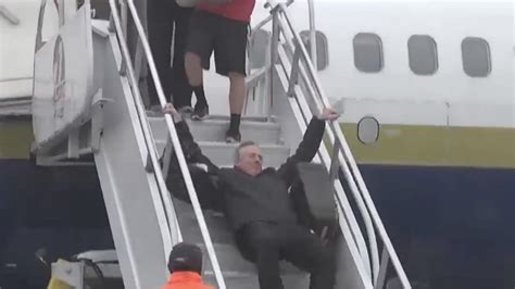 tommy tuberville falling down plane stairs