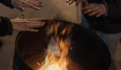 Wort Brennen Im Feuer-Text Aus Stockfoto - Bild von geschäft, idee