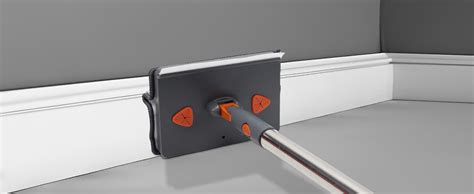 Tool Cleaning Baseboards