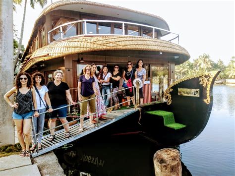 top 5 luxury houseboats in alleppey