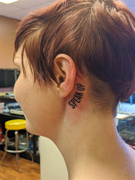 top social worker offering tattoo in aurora