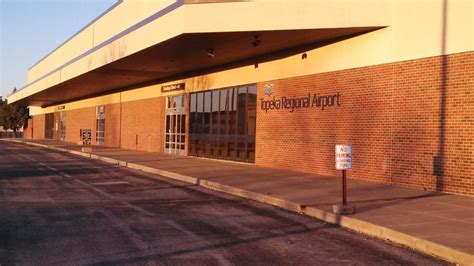 topeka kansas airport airlines