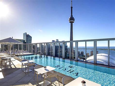 toronto hotels close to rogers centre
