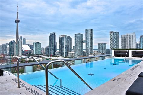 toronto hotels with pools