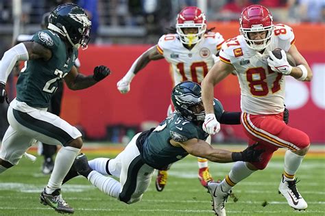 touchdown pass to travis kelce