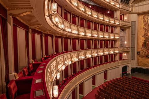 tour of vienna state opera house