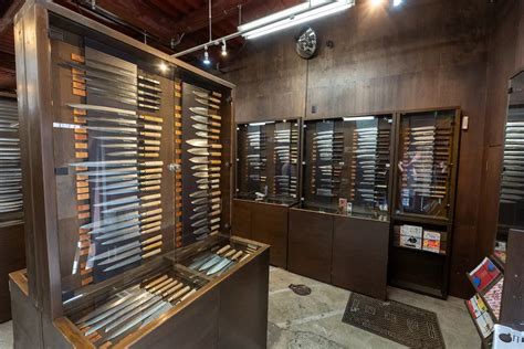 新世界で魅了する究極の切れ味！タワーナイブズ大阪の最新取材記