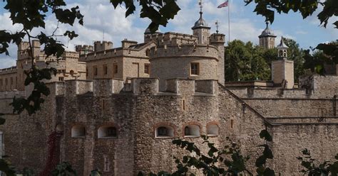 tower of london and opening times