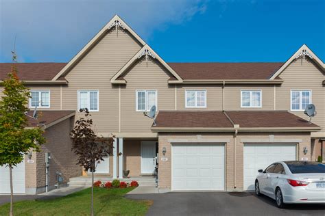 townhomes for sale in rockland ontario