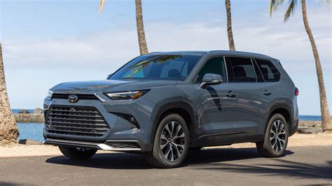 2023 Toyota Highlander Hybrid Jackson's Toyota