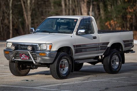 toyota hilux 1990