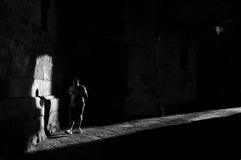 About Tra Luce E Ombra Popular