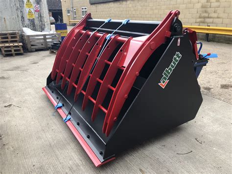 Tractor Bucket With Claw