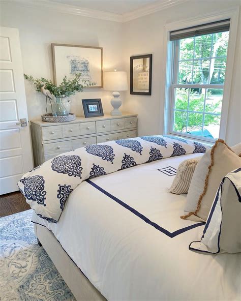 Traditional Bedroom Image