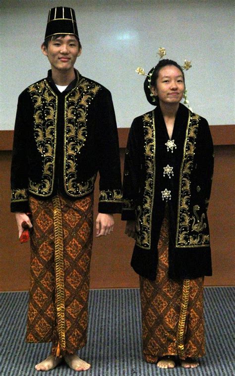 traditional clothes in indonesia