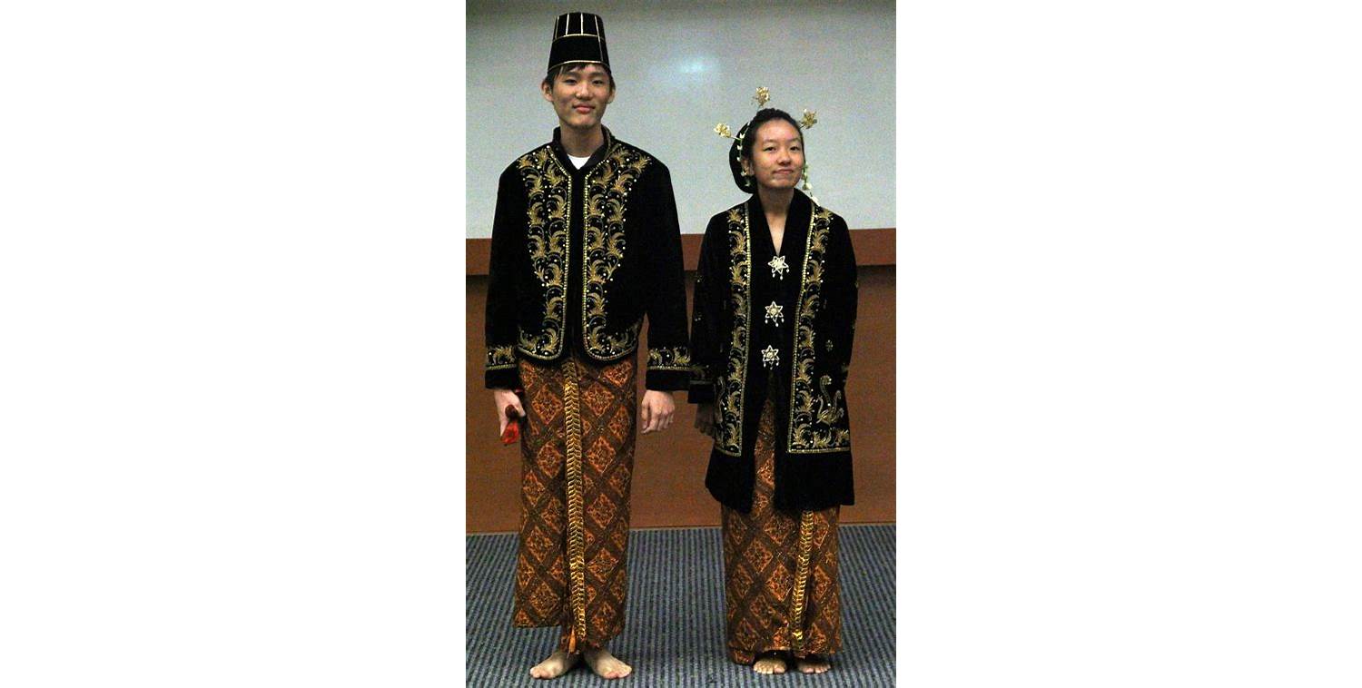 traditional indonesian costumes