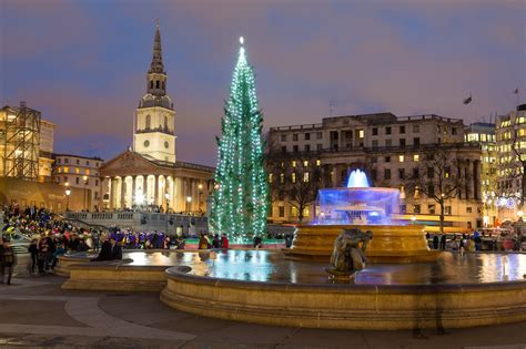 trafalgar square christmas tree lighting 2022
