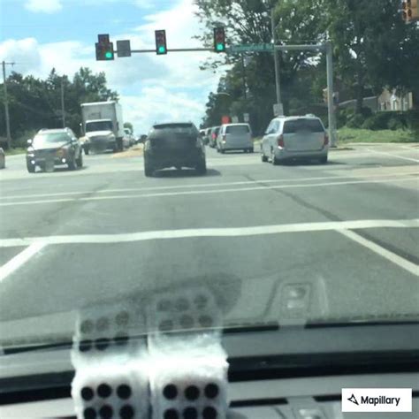 Traffic Light Stuck In Intersection