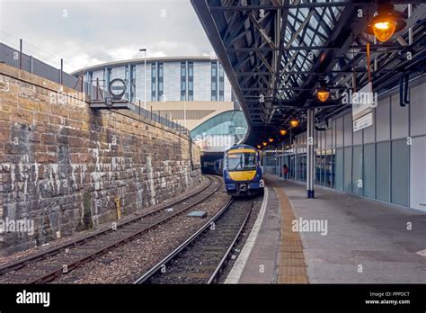 train station dundee