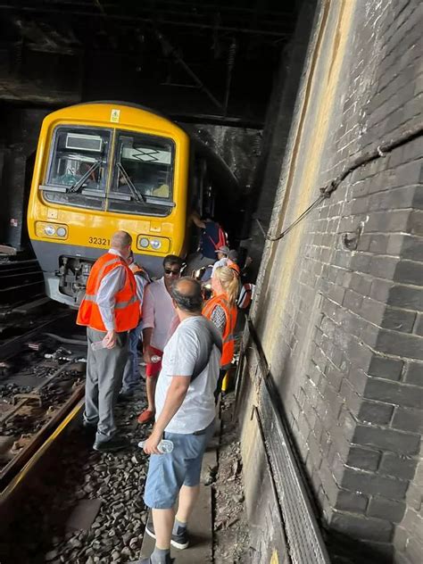 train stuck in tunnel