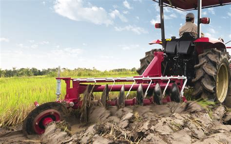Traktor Perkembangan Teknologi di Bidang Pertanian