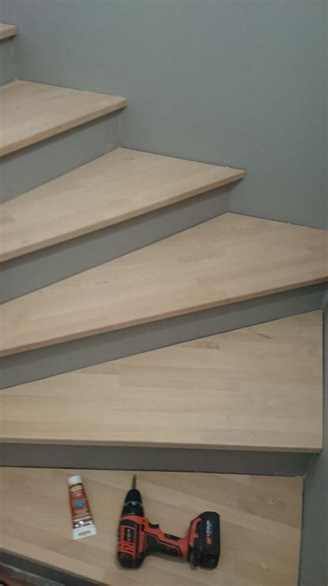 Escalier balancé inox , béton et bois METAL360 ouvrages métalliques