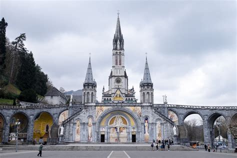 traveling to lourdes france