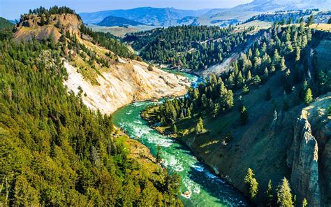 traveling to yellowstone park