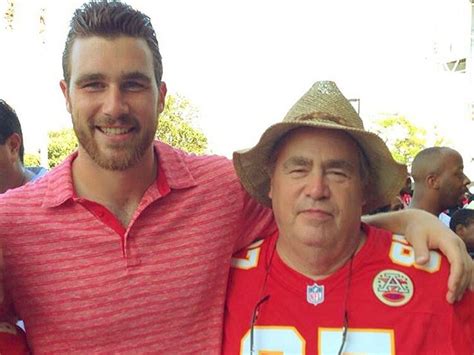 travis kelce father