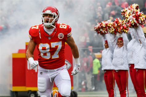 travis kelce injury today