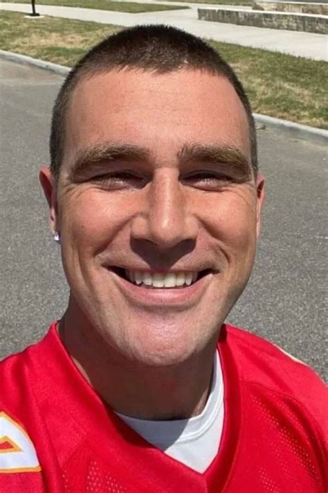 travis kelce no beard