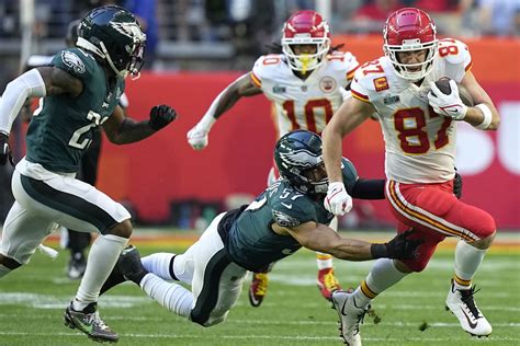 travis kelce plays what position