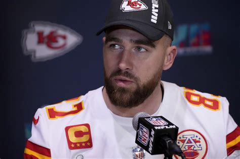 travis kelce salary