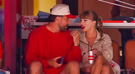 travis kelce taylor swift(00)