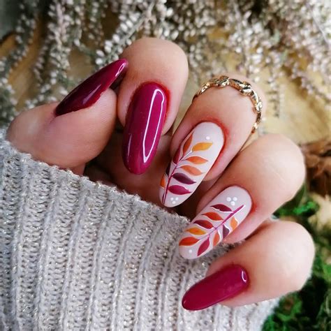 Trendy Fall Leaf Nails