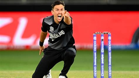 trent boult breaks wicket