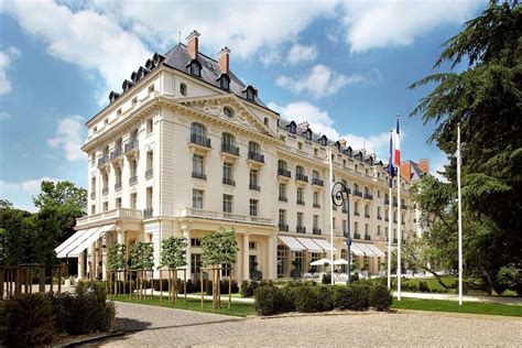 trianon palace hotel versailles france cost