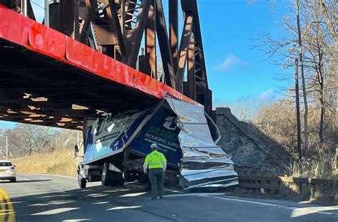 truck hits onondaga lake parkway bridge