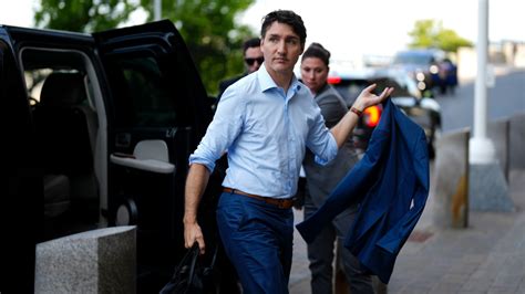 trudeau down in the polls