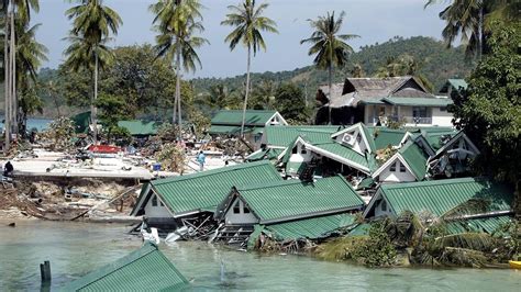 tsunami that hit indonesian island of sumatra